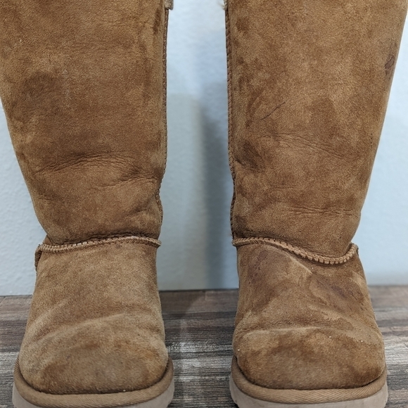 UGG Big Girls Bailey's Tall Boots with Three Bows, Sz 4, is a 6 in Women… - Picture 6 of 11
